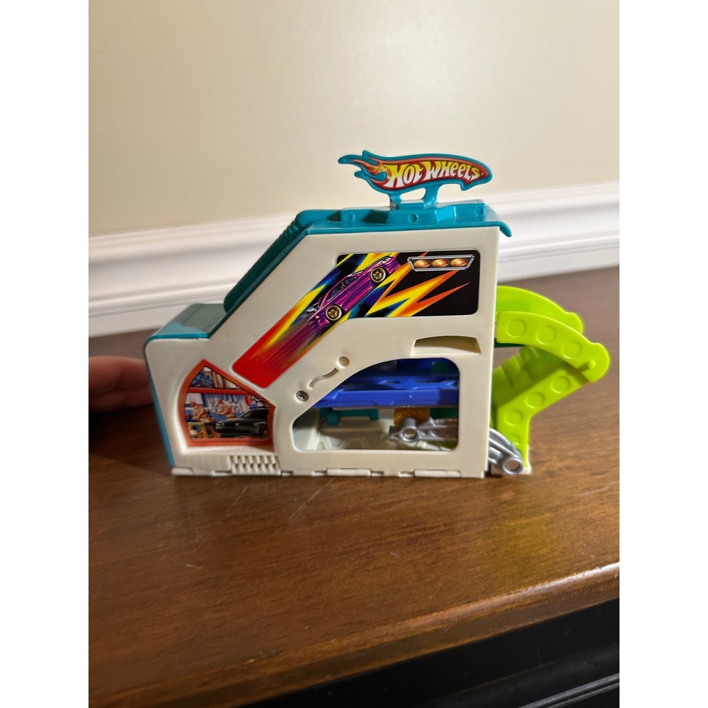 Vintage Hot Wheels Sto & Go Car Wash Playset Blue White Portable Fold Out Toy - Picture 2 of 8